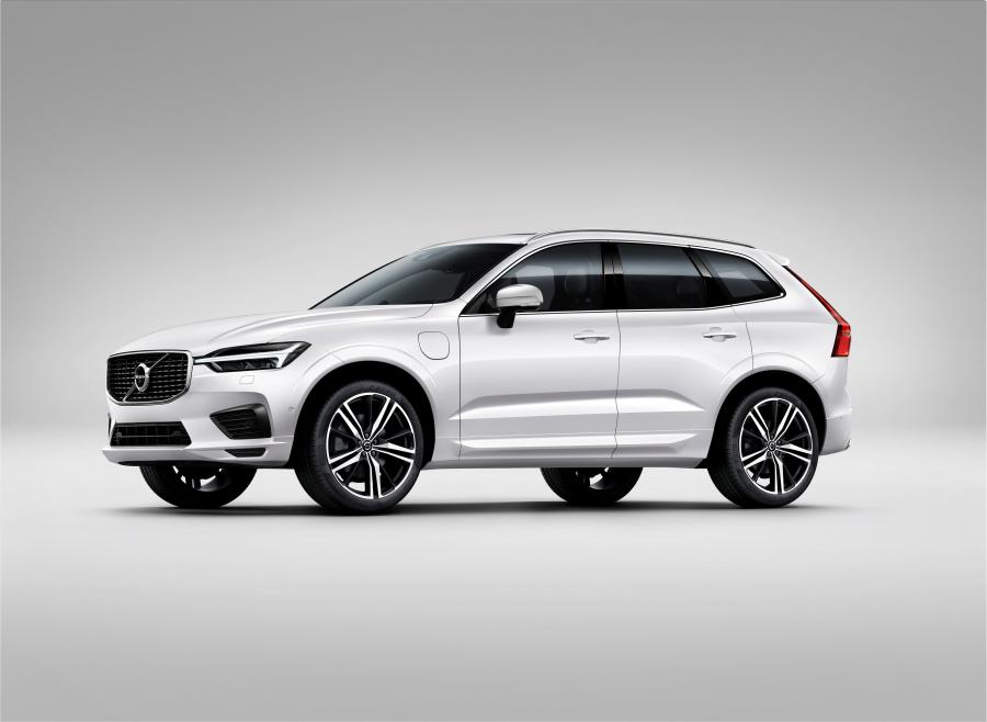  Volvo XC60 T8 R-Design 2017 года  (WW) (фото 3 из 23)